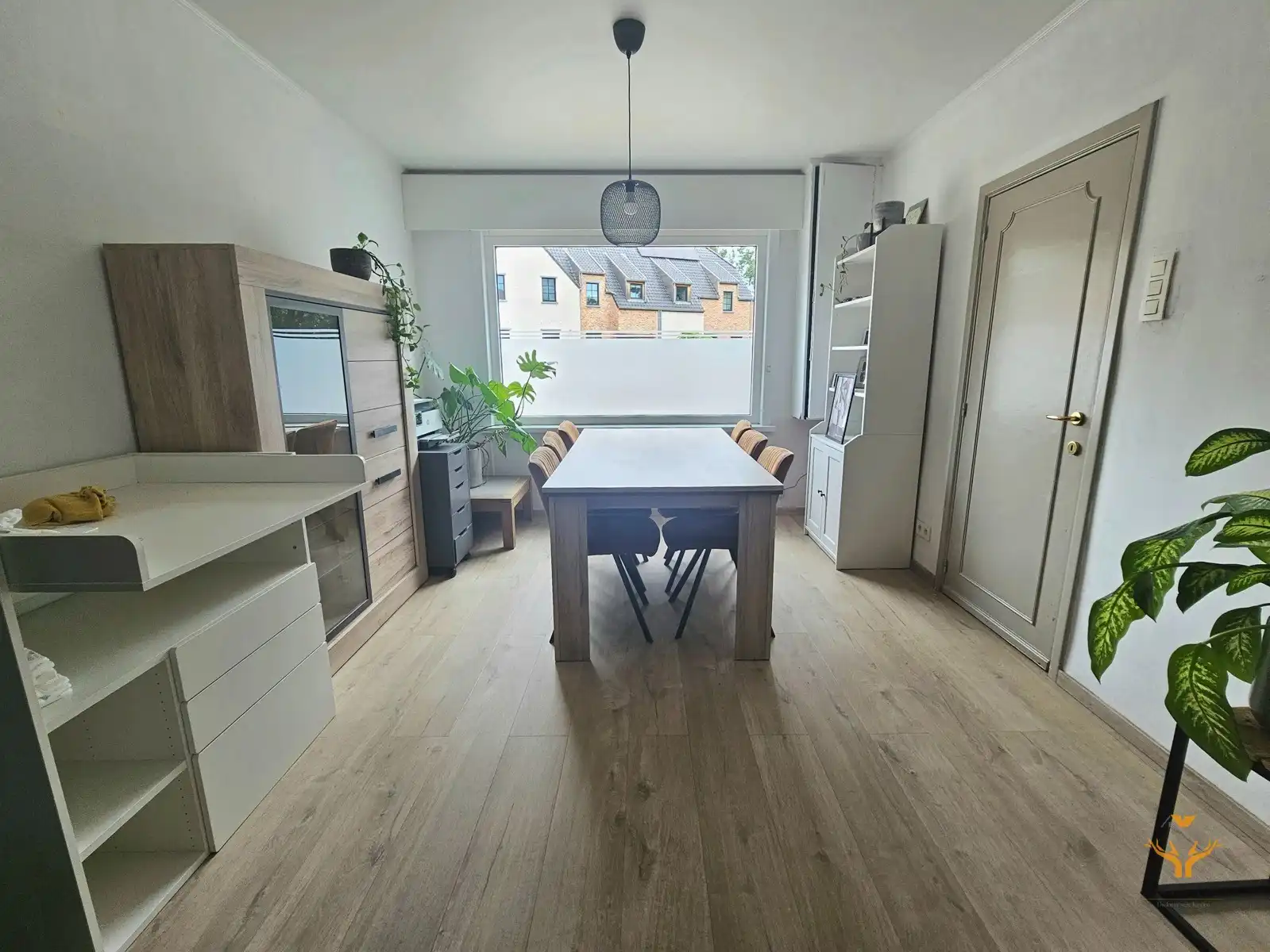 Ruime gezinswoning met tuin en garage te huur foto 2