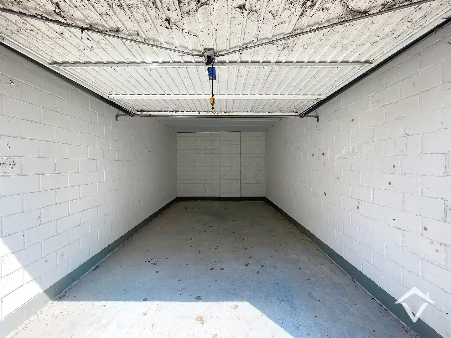 Garagebox gelegen in centrum Ardooie foto 2