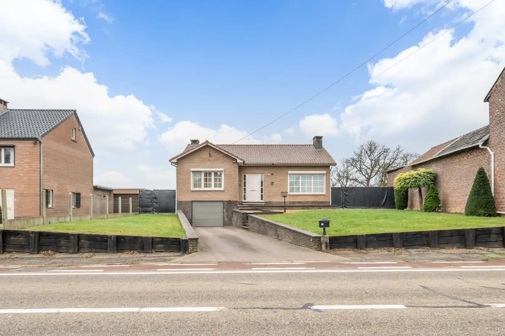 Hoofdfoto van de publicatie: Instapklare woning met 3 slaapkamers, veranda en tuin met open zicht op de weides.