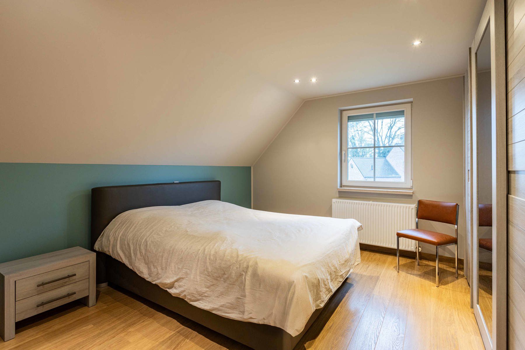 Perfect onderhouden gezinswoning met zwembad in Deux-Acren. foto 19