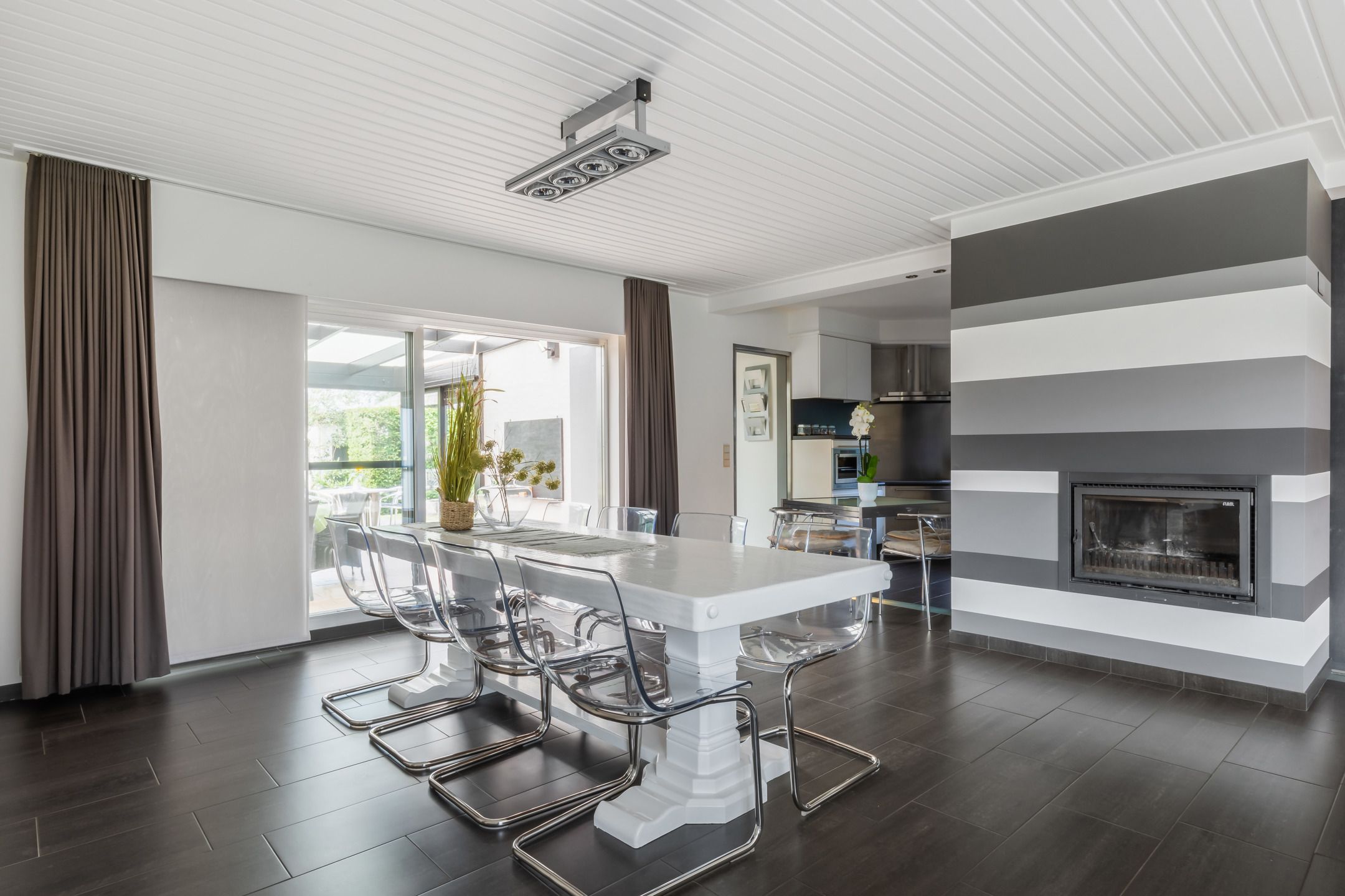 Charmante ruime woning (6 SLPK) met mooie tuin + vijver  foto 9