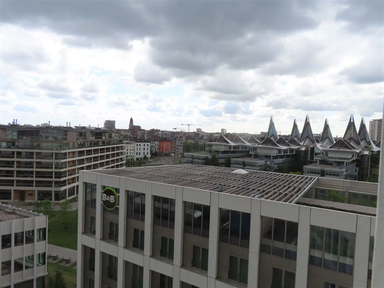 Gemeubelde studio met terras op het Nieuw Zuid!   foto 16