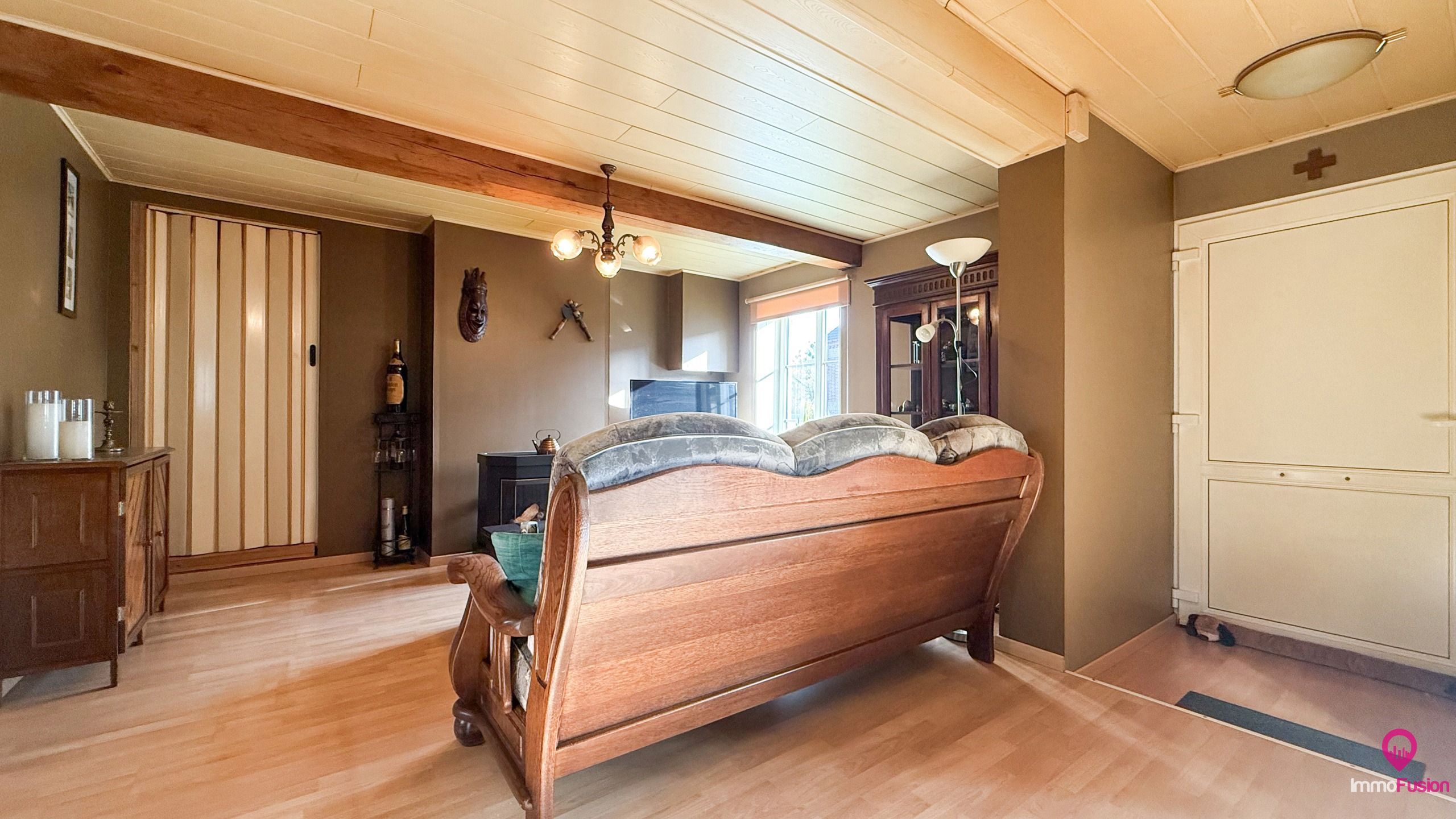 Deels gerenoveerde woning met groot perceel van ca 13are! foto 4