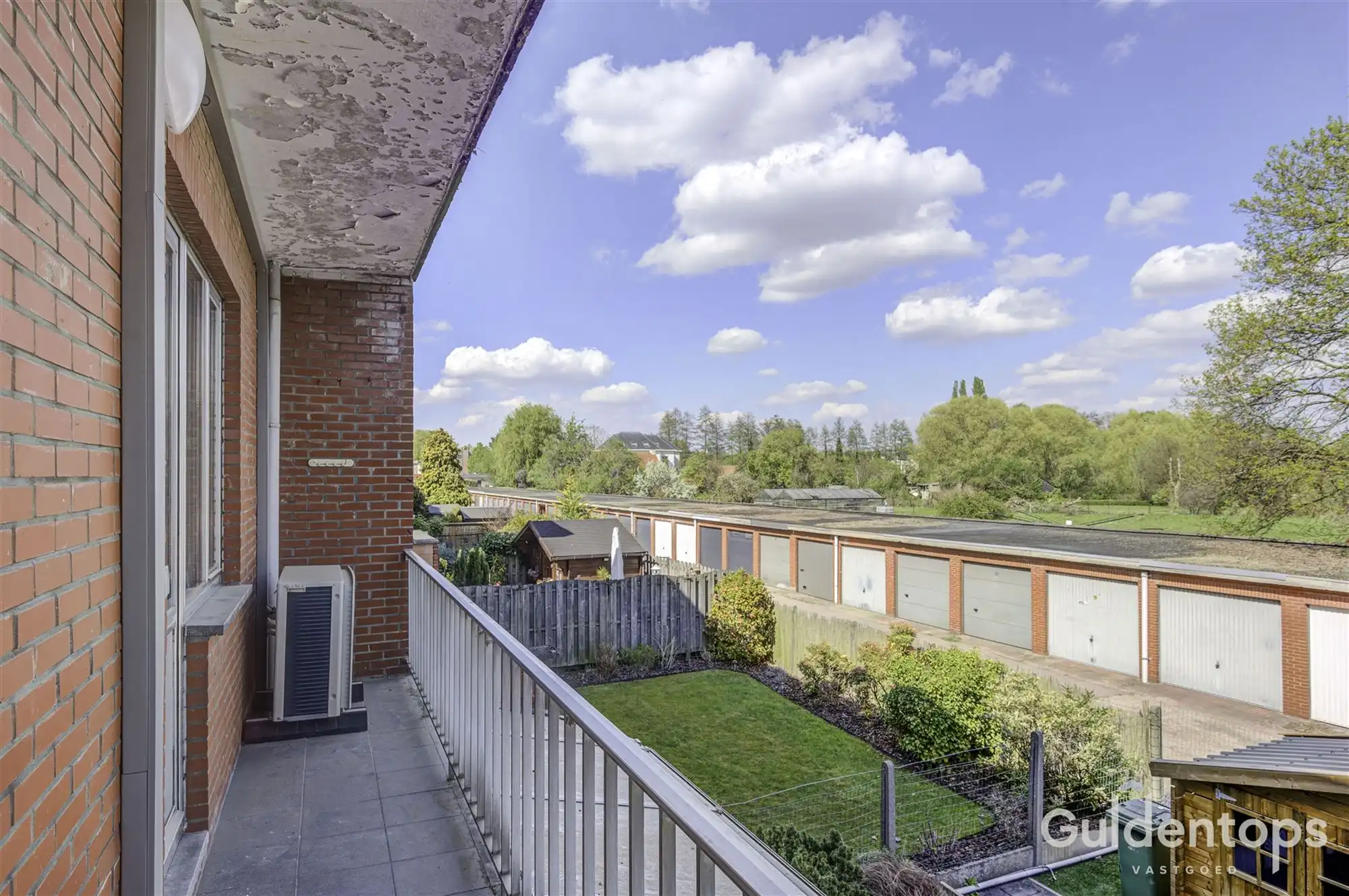 Knap vernieuwd 2 slaapkamerappartement op topligging foto 24