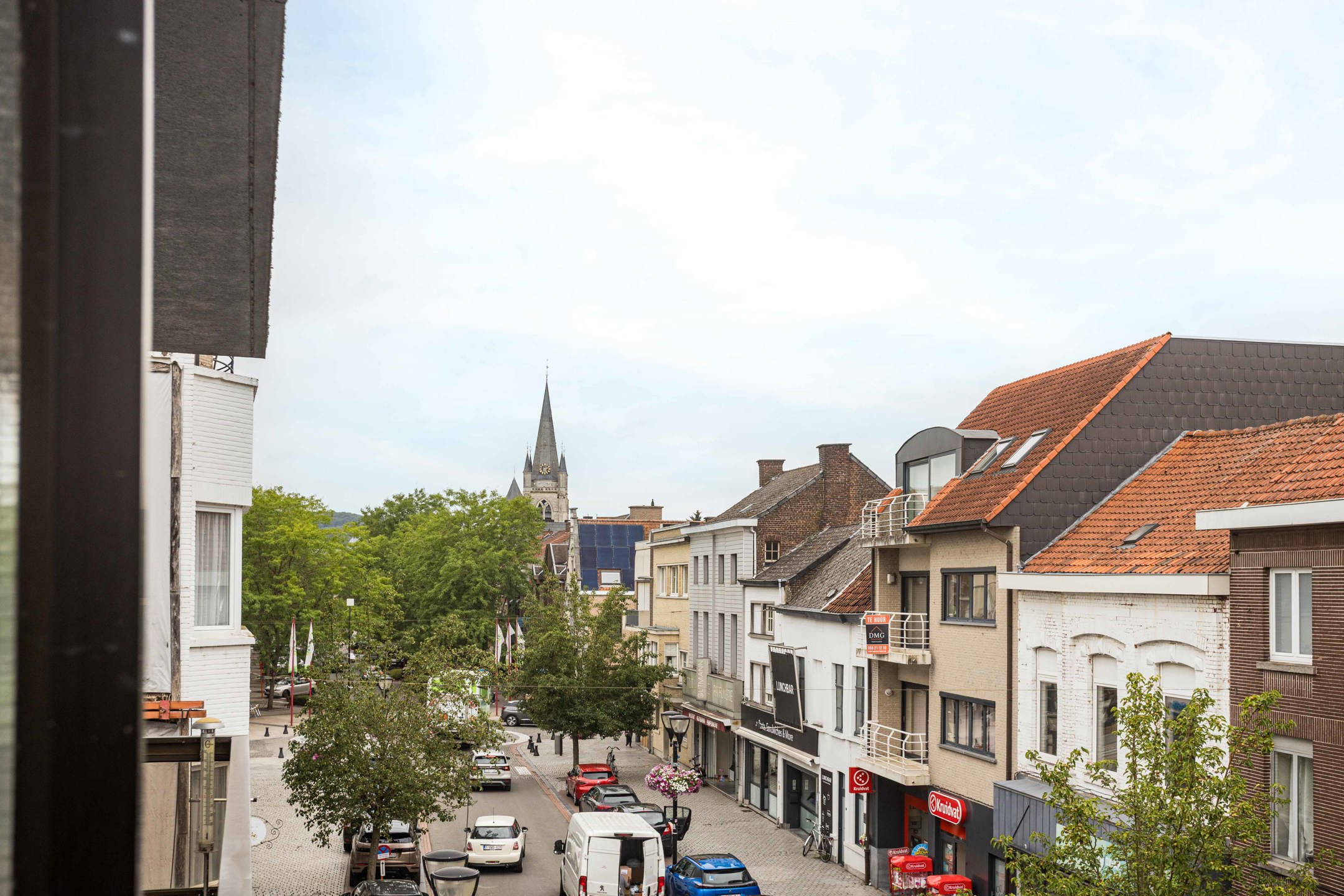 Ruim appartement met 2 slaapkamers pal in het centrum foto 17