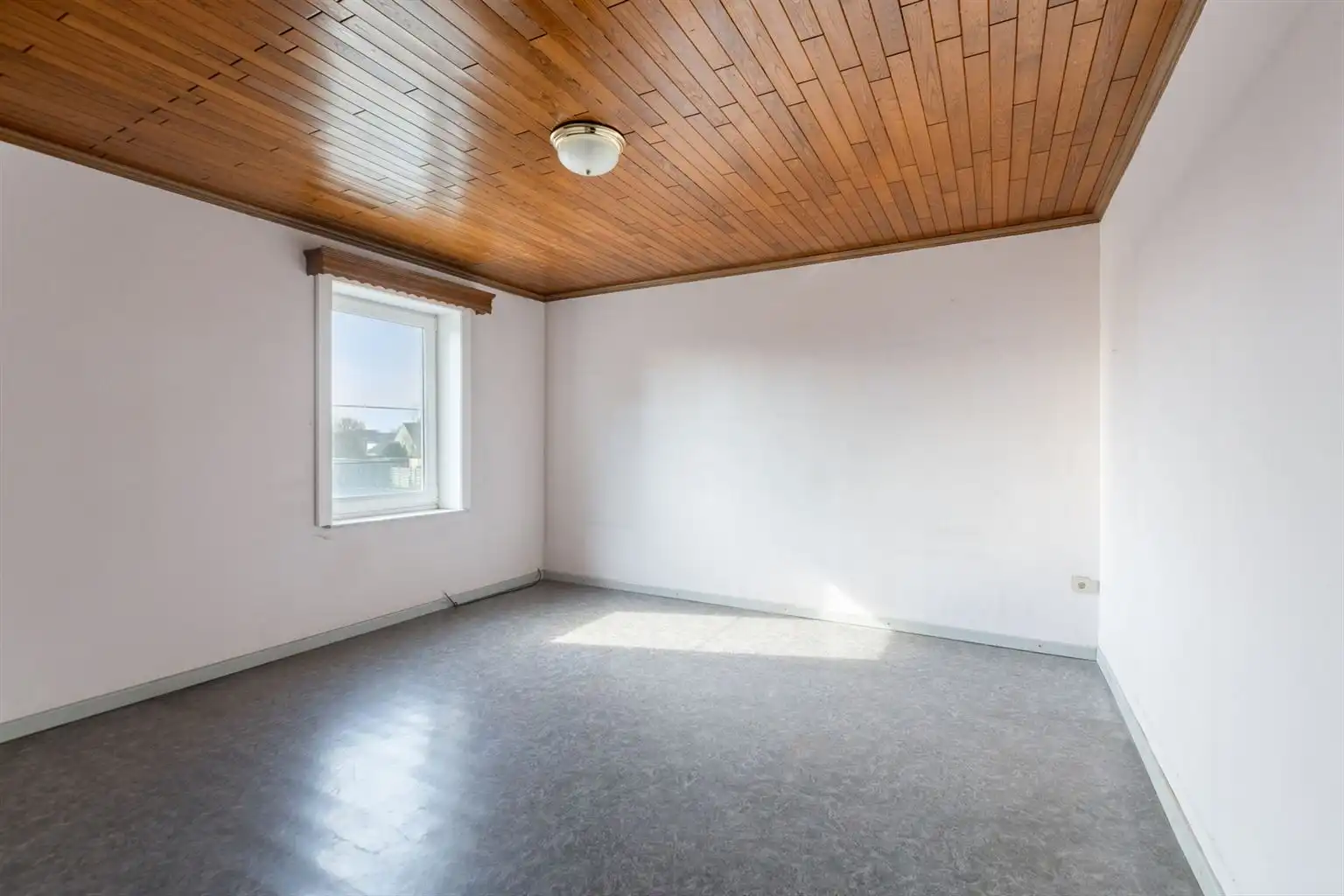 Charmante halfopen bebouwing met 3 slaapkamers, omheinde tuin en zonnepanelen, gunstig gelegen nabij het centrum van Maaseik. foto 20