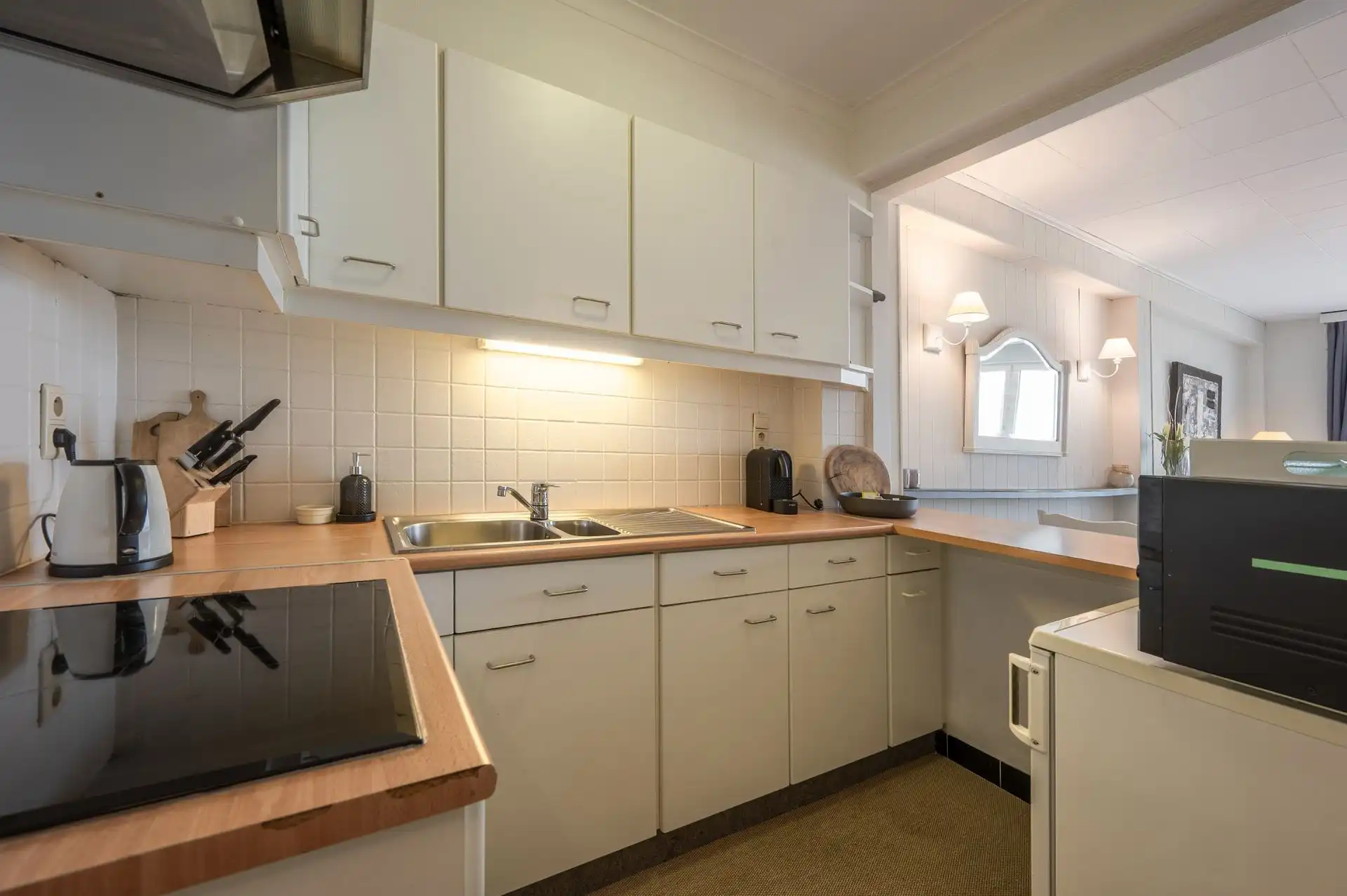 Instapklaar gemeubeld appartement op de Zeedijk van Blankenberge foto 5