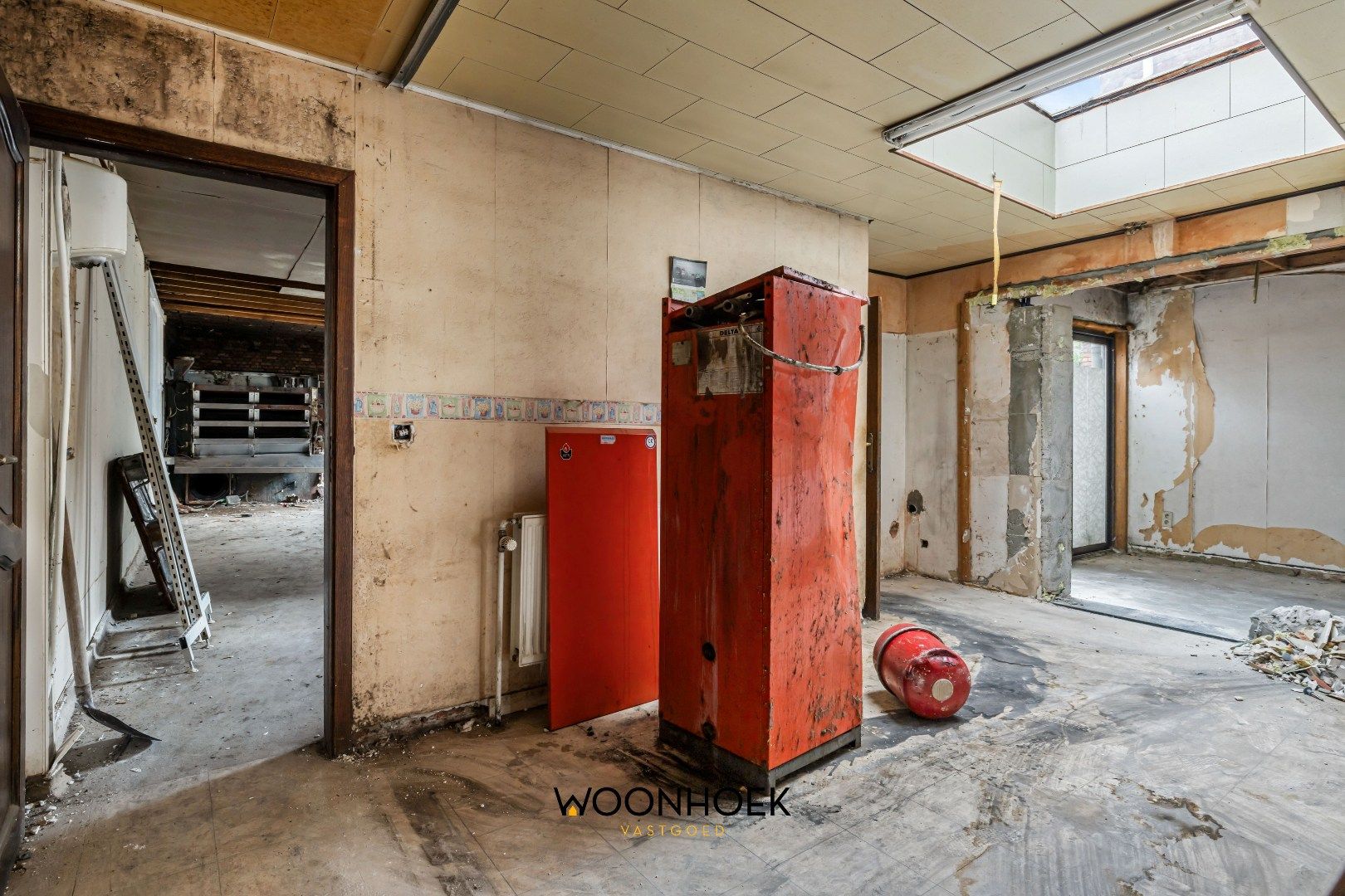 Ruime, te renoveren woning met diverse mogelijkheden foto 3