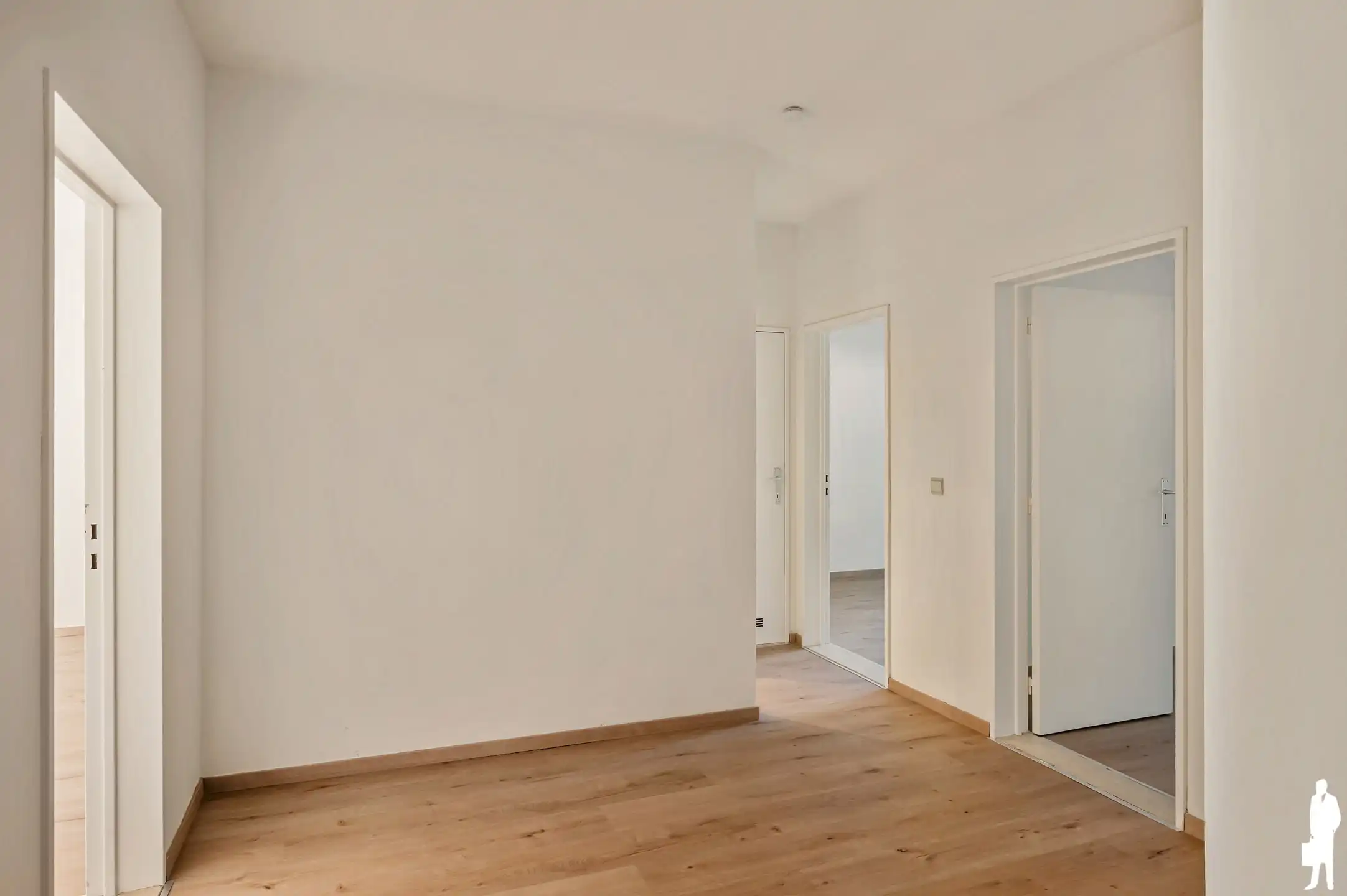 Gelijkvloers appartement van ca. 110m² met 2 slpk, garagebox en tuin - gerenoveerd in 2023 foto 6