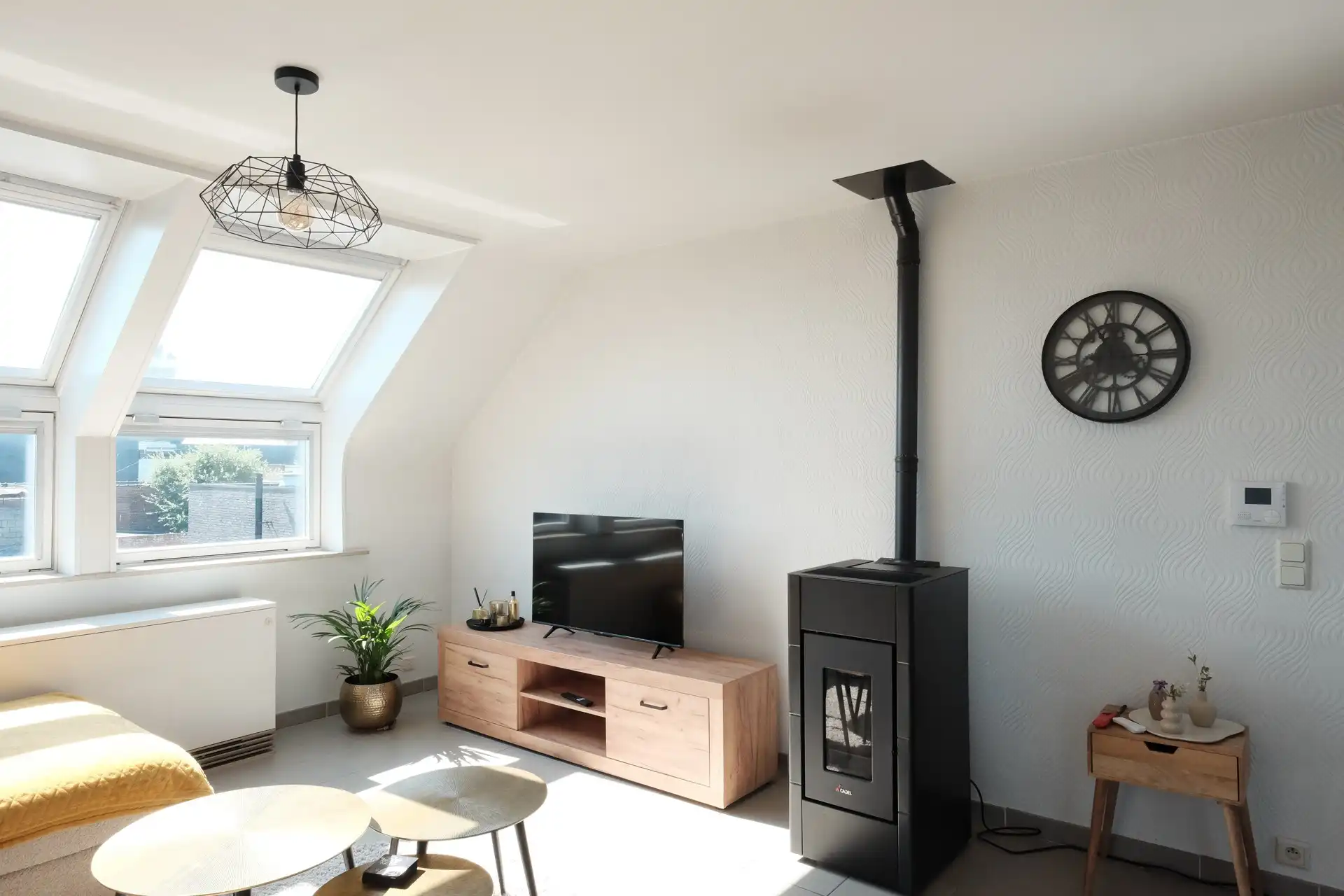 Gezellig dakappartement met 2 slaapkamers, terras en garage te Roeselare foto 3