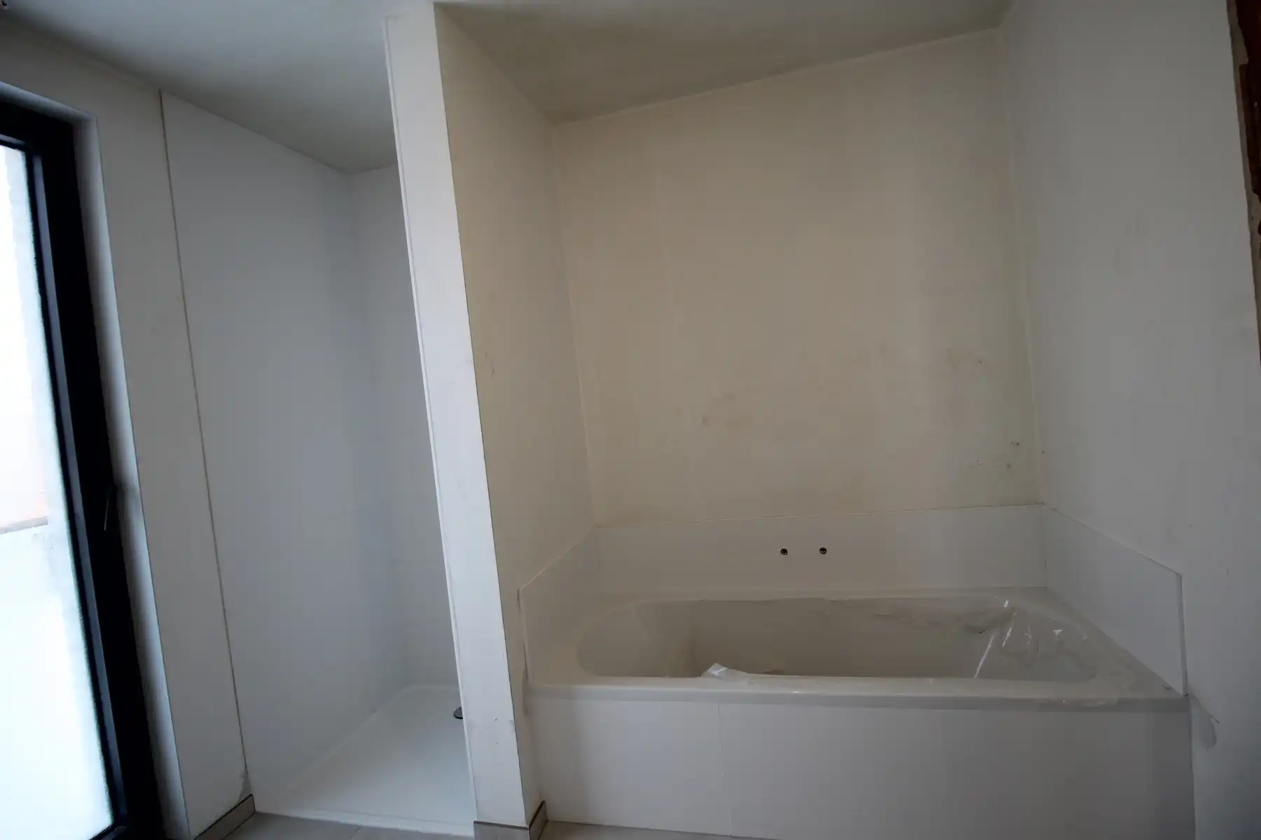 Energiezuinige nieuwbouwwoning met 4 slaapkamers, terras met tuin, tuinberging, carport en autostaanplaats. foto 14