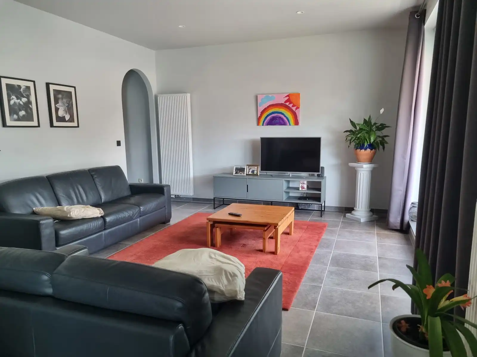 Ruim app met 2 slaapkamers, terras en 2 autostaanplaatsen foto 3