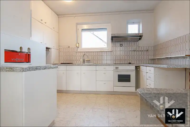 Multifunctioneel eigendom met 2 wooneenheden op een riant perceel van 21 aren 83 centiaren op een goed bereikbare, rustige locatie in Diepenbeek foto 13