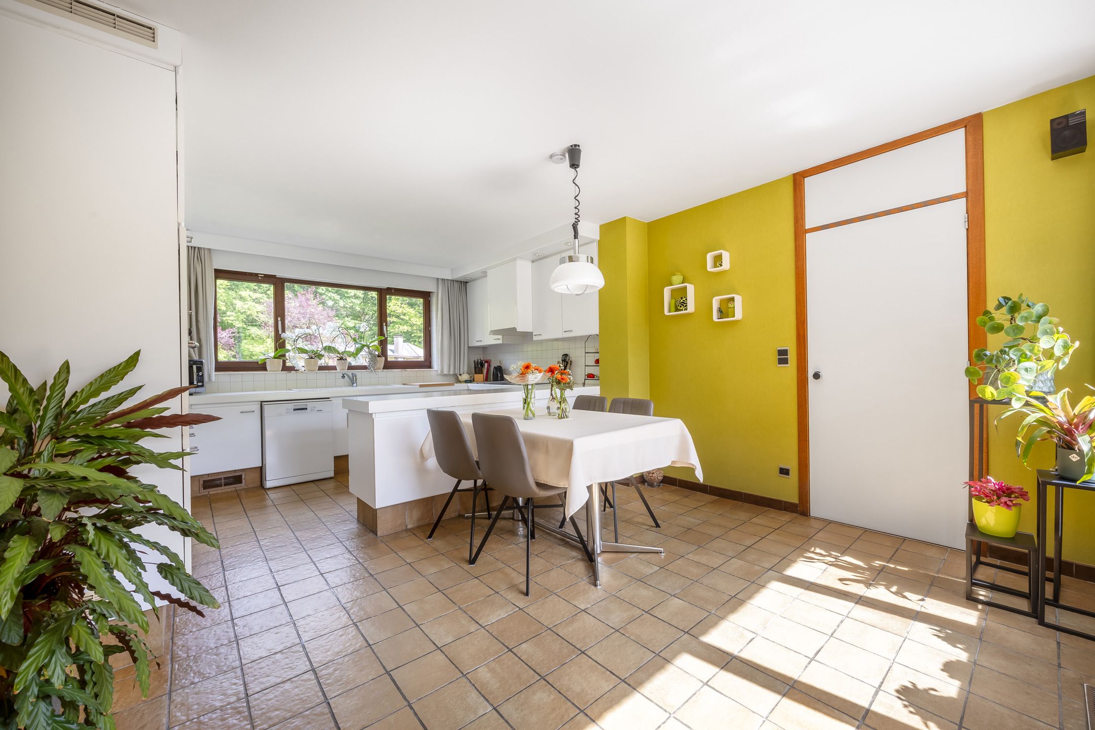 Architecturale gezinswoning met atelier en weids uitzicht foto 10