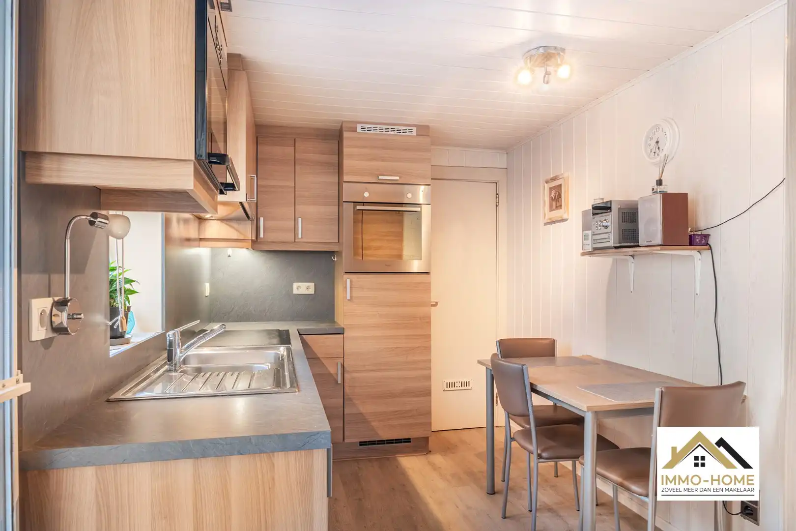 prachtige rijwoning in rustige buurt foto 2