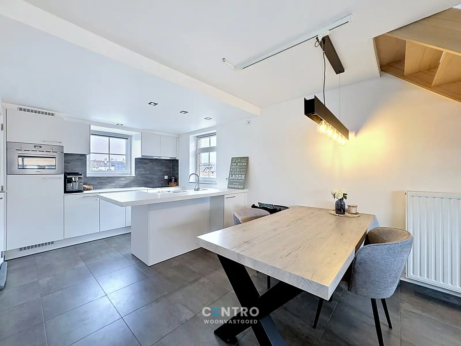 Instapklaar RUIM appartement met 3 RUIME slpks +  ruim ZUDgericht terras! foto 3