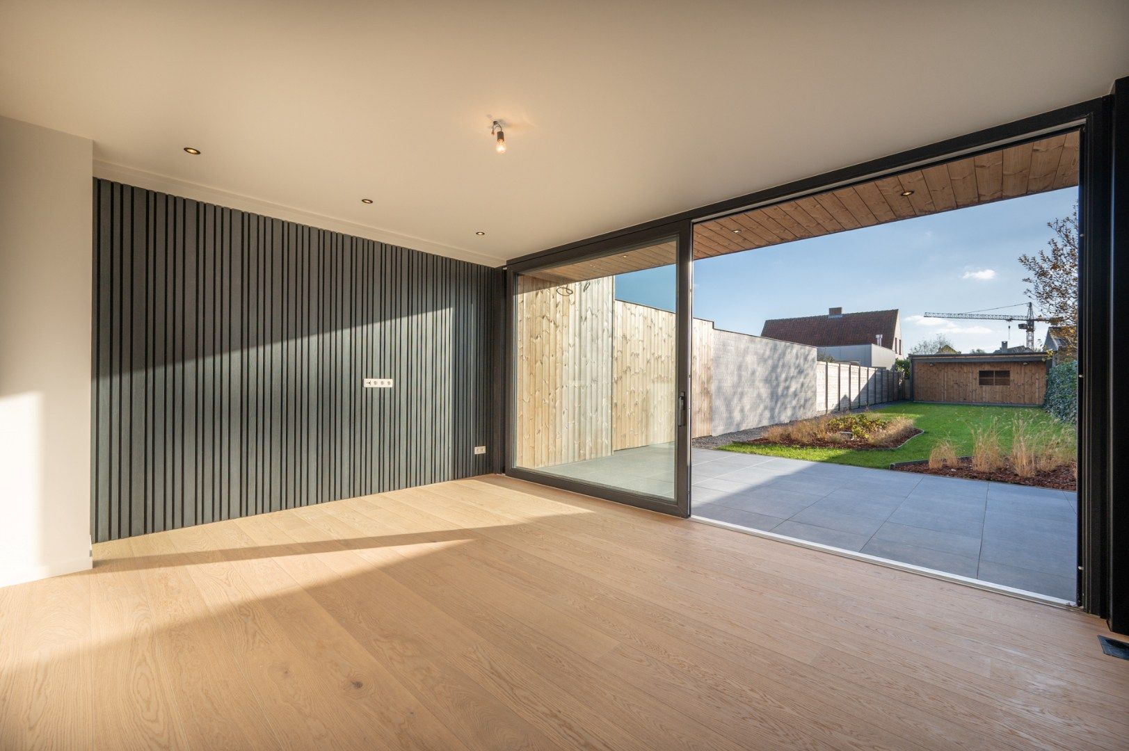 Volledig gerenoveerde en energiezuinige woning met prachtige diepe tuin foto 2