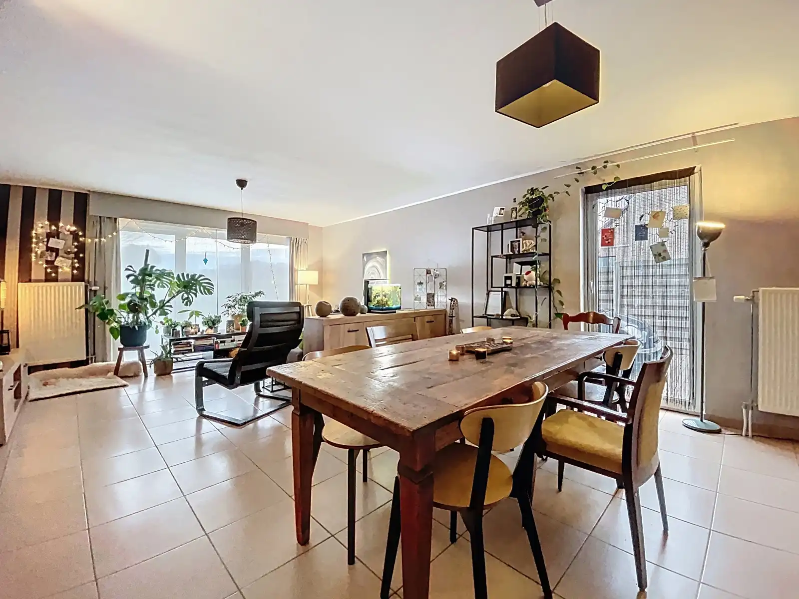 Halfopen woning met 3 slpks, terras en garage, €980/maand. foto 12