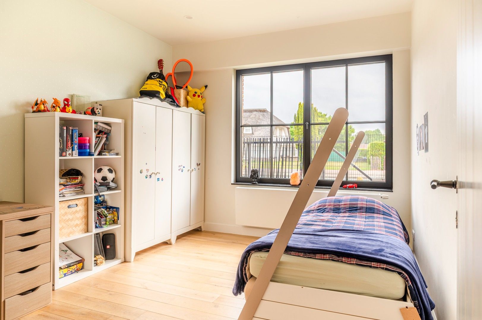 Gelijkvloerse villa met zwembad te koop in Zwijndrecht! foto 11