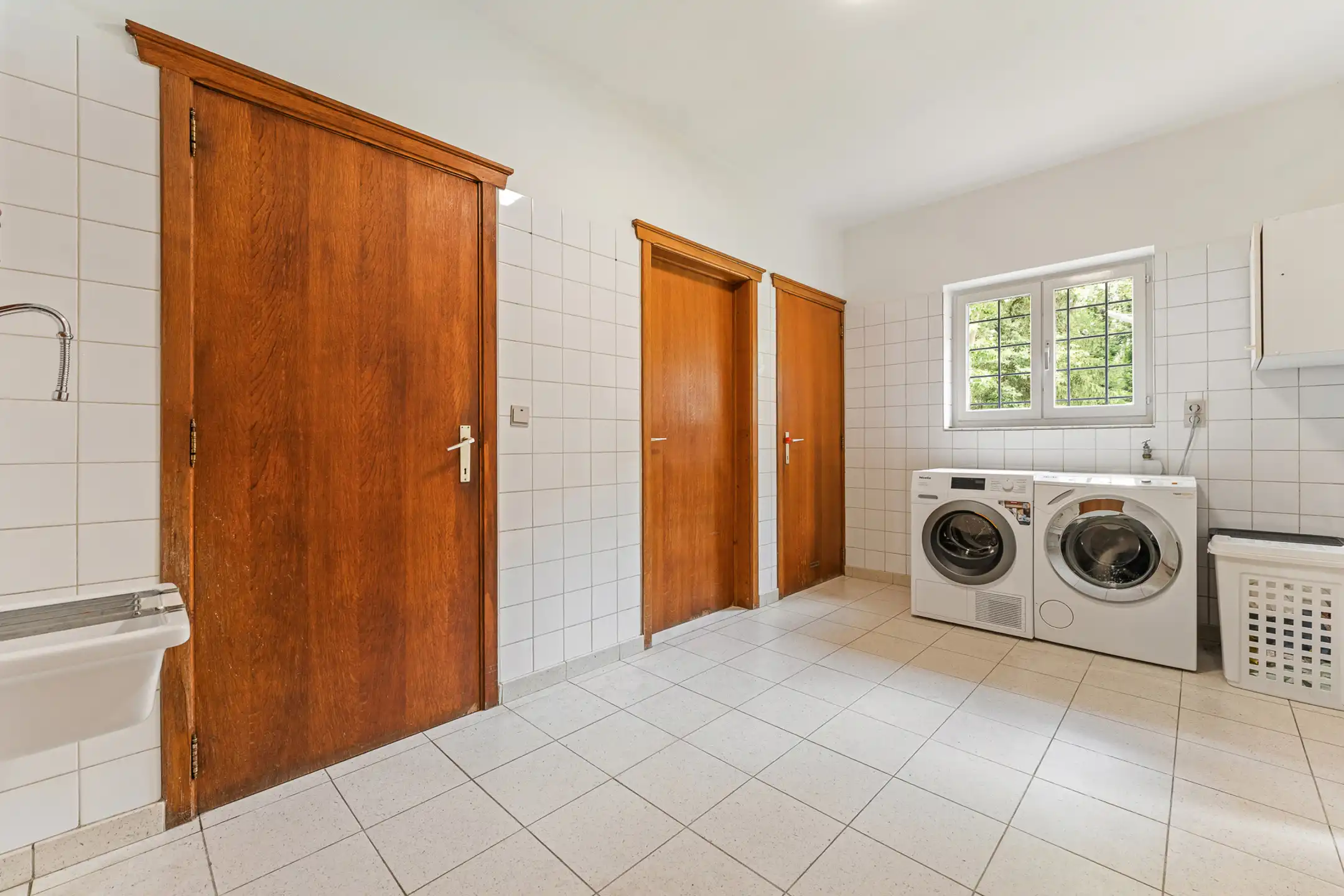 Ruime villa in bosrijke omgeving op een perceel van ca. 3.320m² met zwembad foto 18