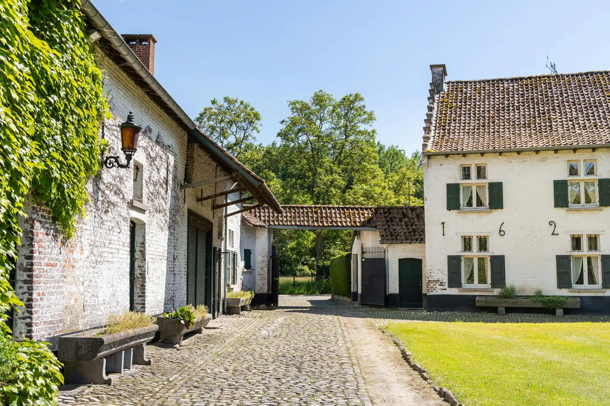 Historische kasteelhoeve en waterburcht te koop in Grimbergen  foto 12