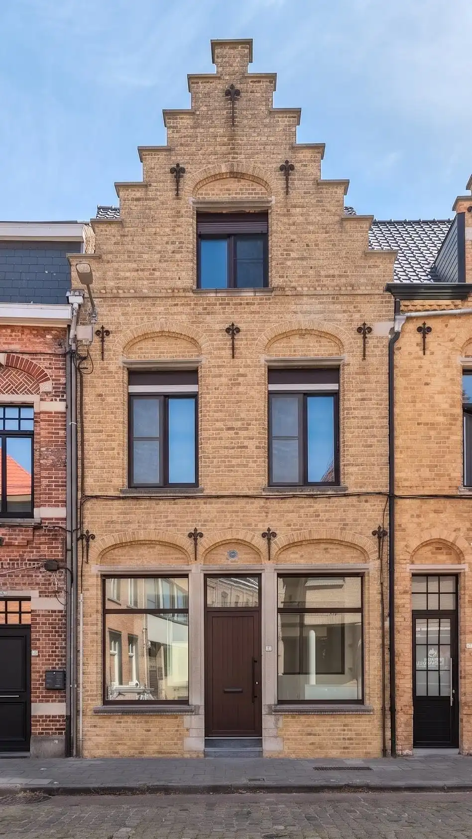 Totaal gerenoveerd huis te koop in hartje Ieper foto 28