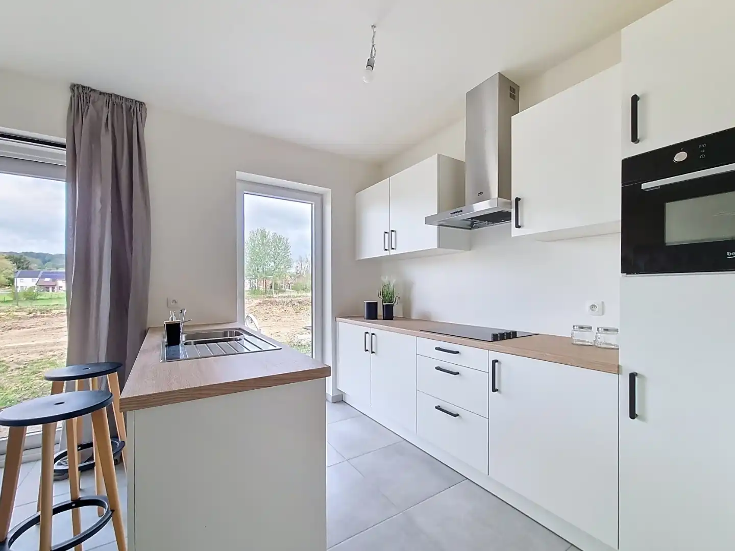 Volledig afgewerkte nieuwbouwwoning tot in de zolderkamer foto 7