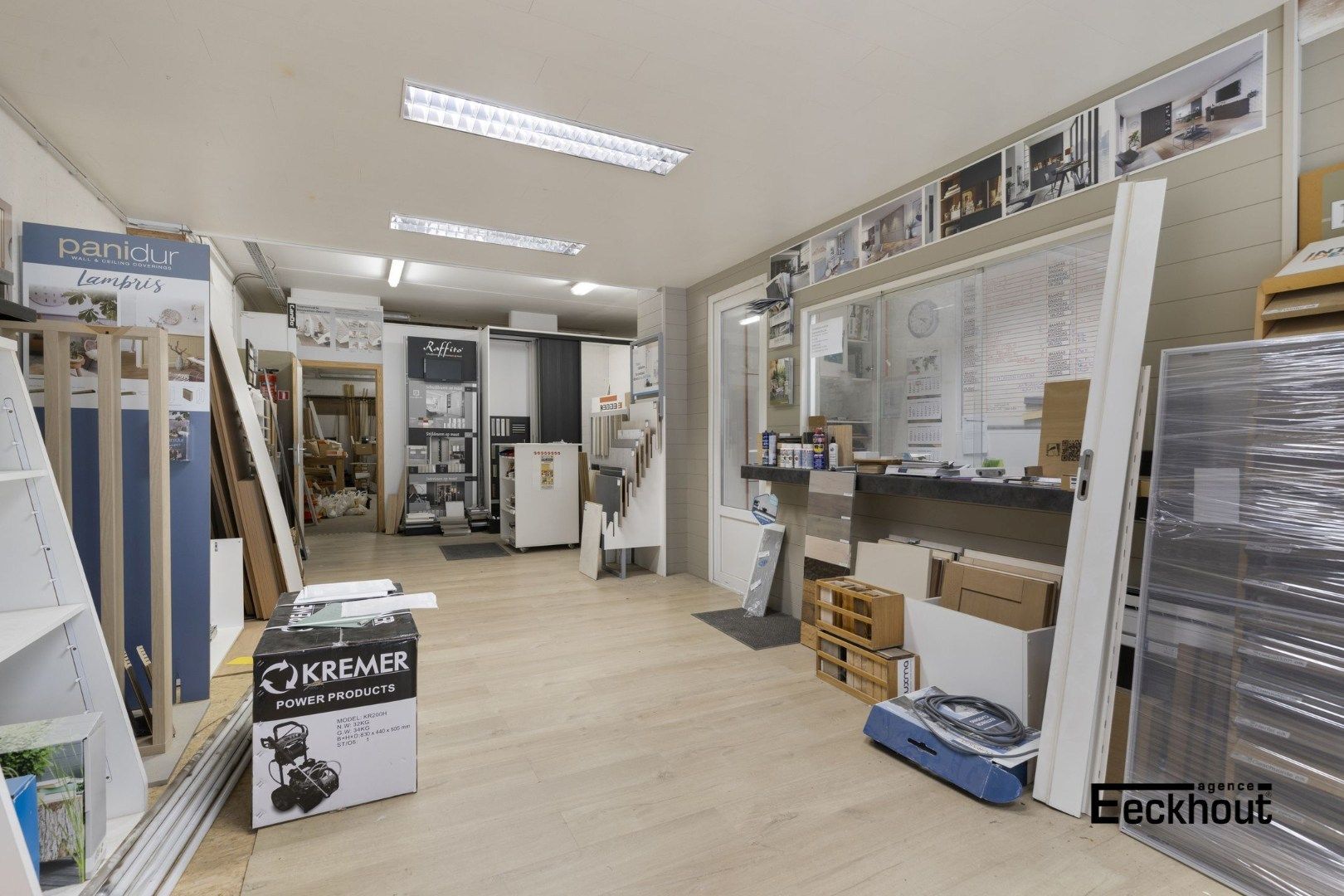Zeer ruim (445 m²) magazijn met tal van mogelijkheden in de Vuurtorenwijk te Oostende! foto 2