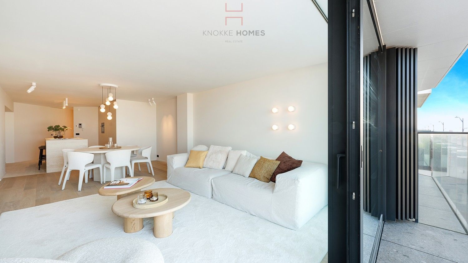 Smaakvol gerenoveerd appartement met frontaal zeezicht en groot terras in het Zoute foto 3