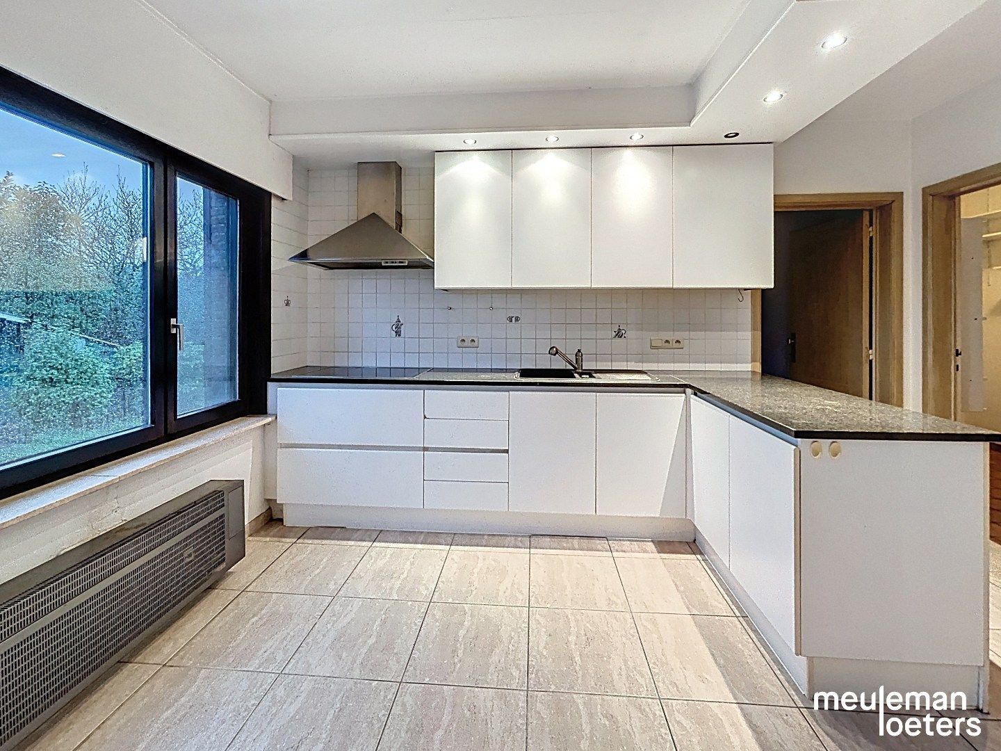 Rustig gelegen woning met garage foto 5