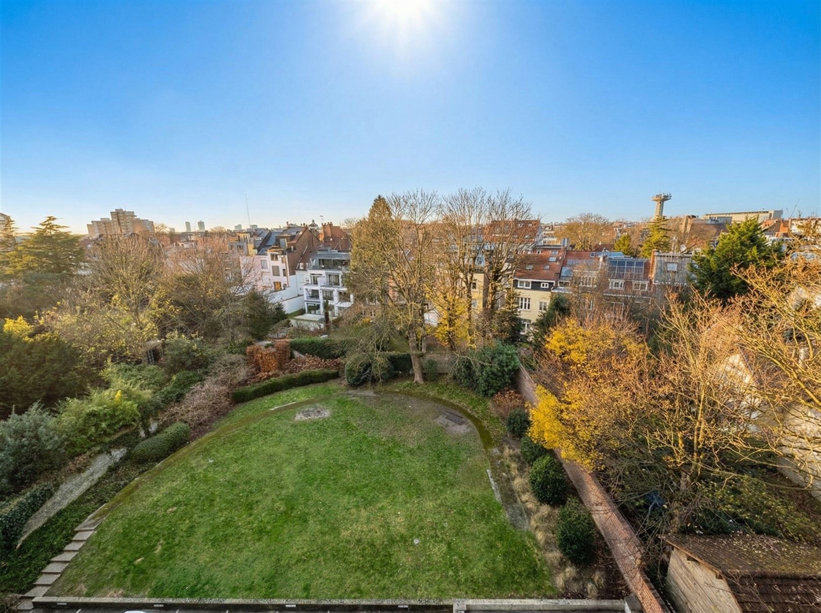 Appartement met 2 slpks en terras + kelder foto {{pictureIndex}}