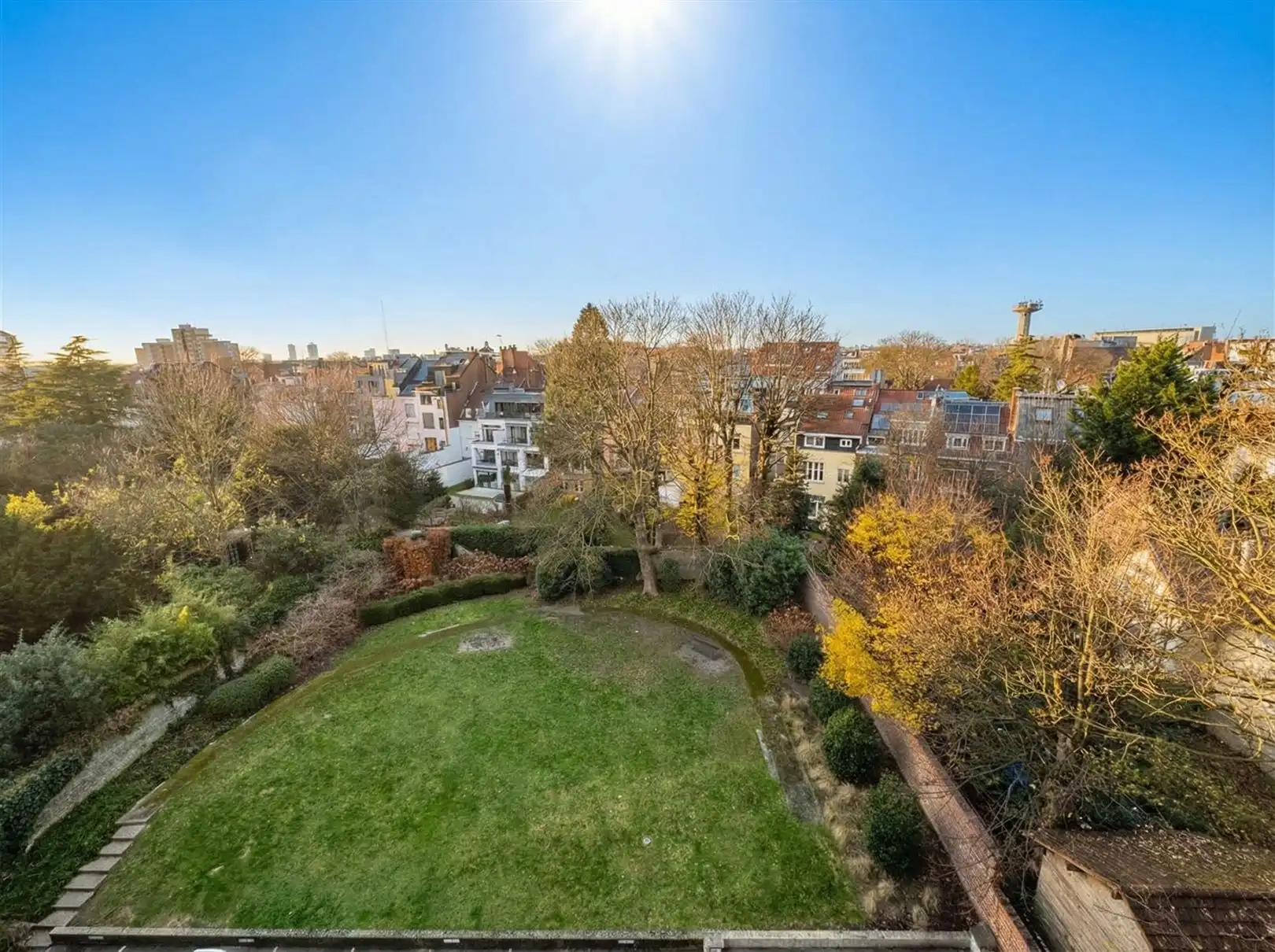 Appartement met 2 slpks en terras + kelder foto {{pictureIndex}}