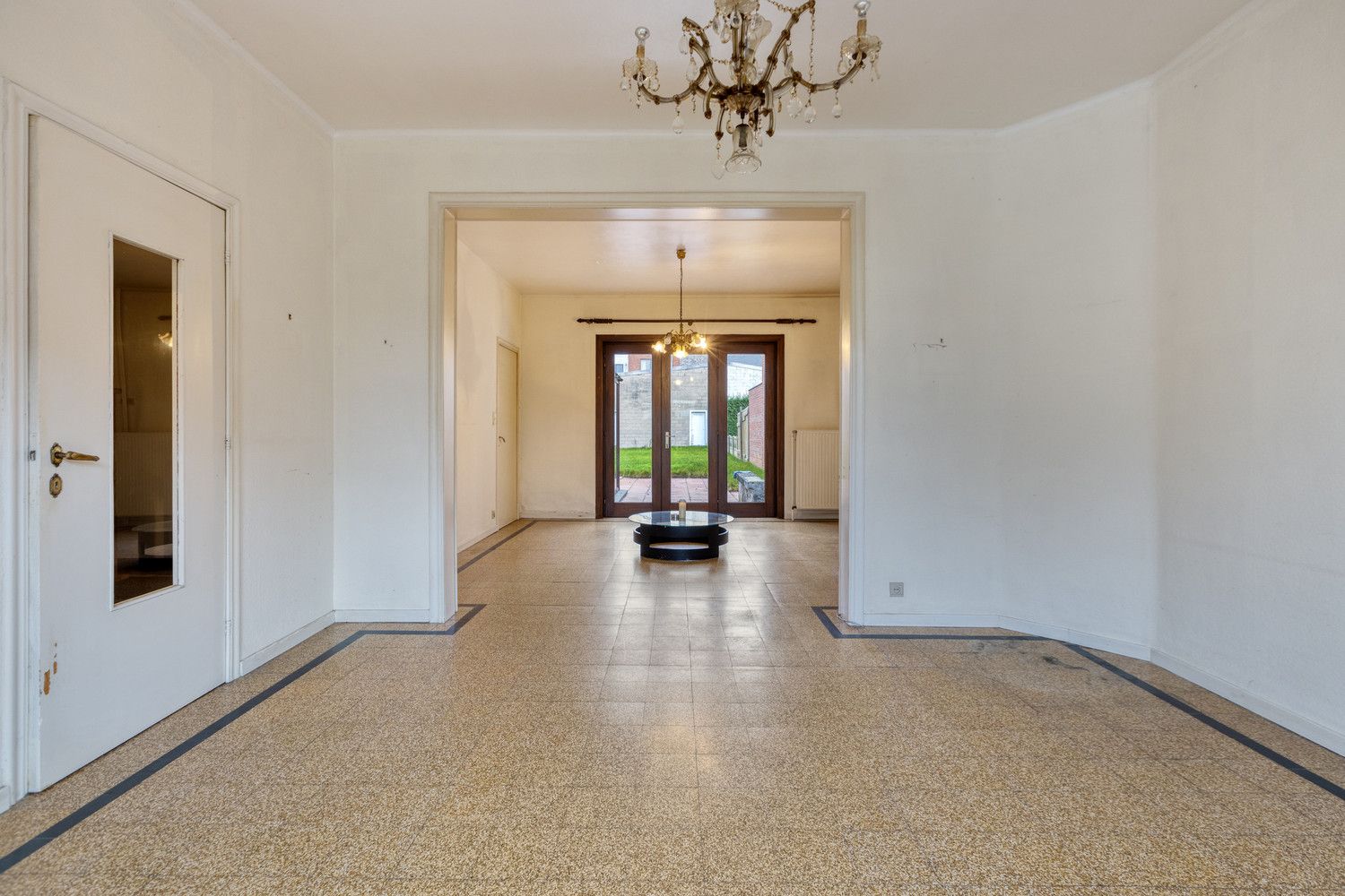 ZEER CHARMANTE WONING MET 4 SLAAPKAMERS, TUIN EN GARAGE TE DIEST! foto 6