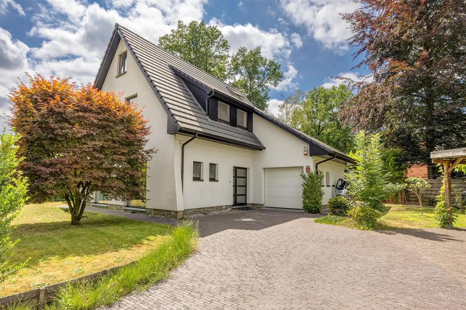 Eigentijdse villa gelegen in de Sterre met vijf slaapkamers, EPC B en een afwerking die klaar is voor de toekomst foto {{pictureIndex}}