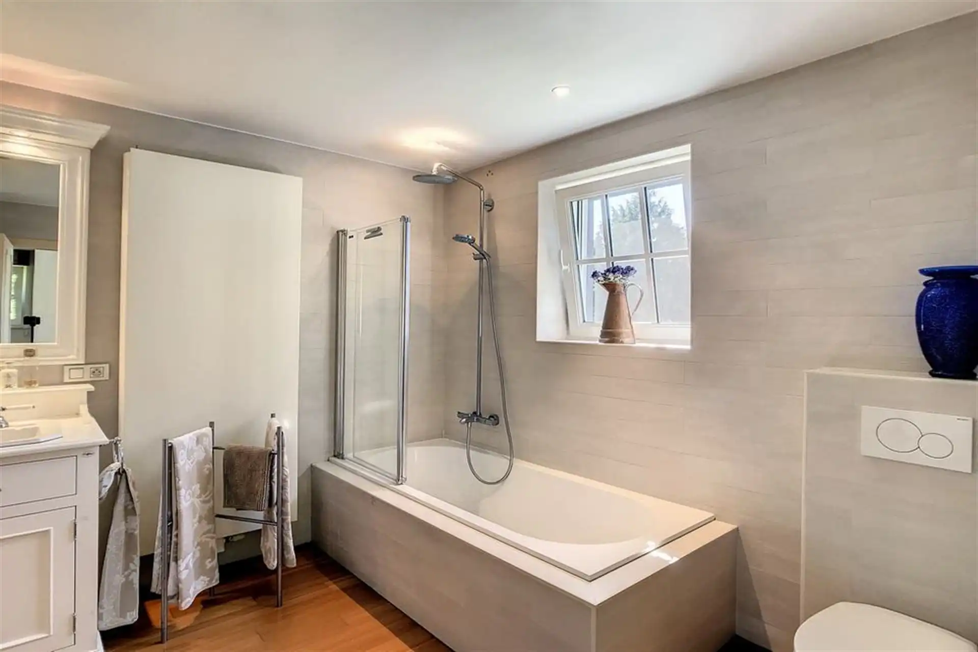 Charmante villa in residentiële omgeving met prachtig aangelegde tuin foto 20