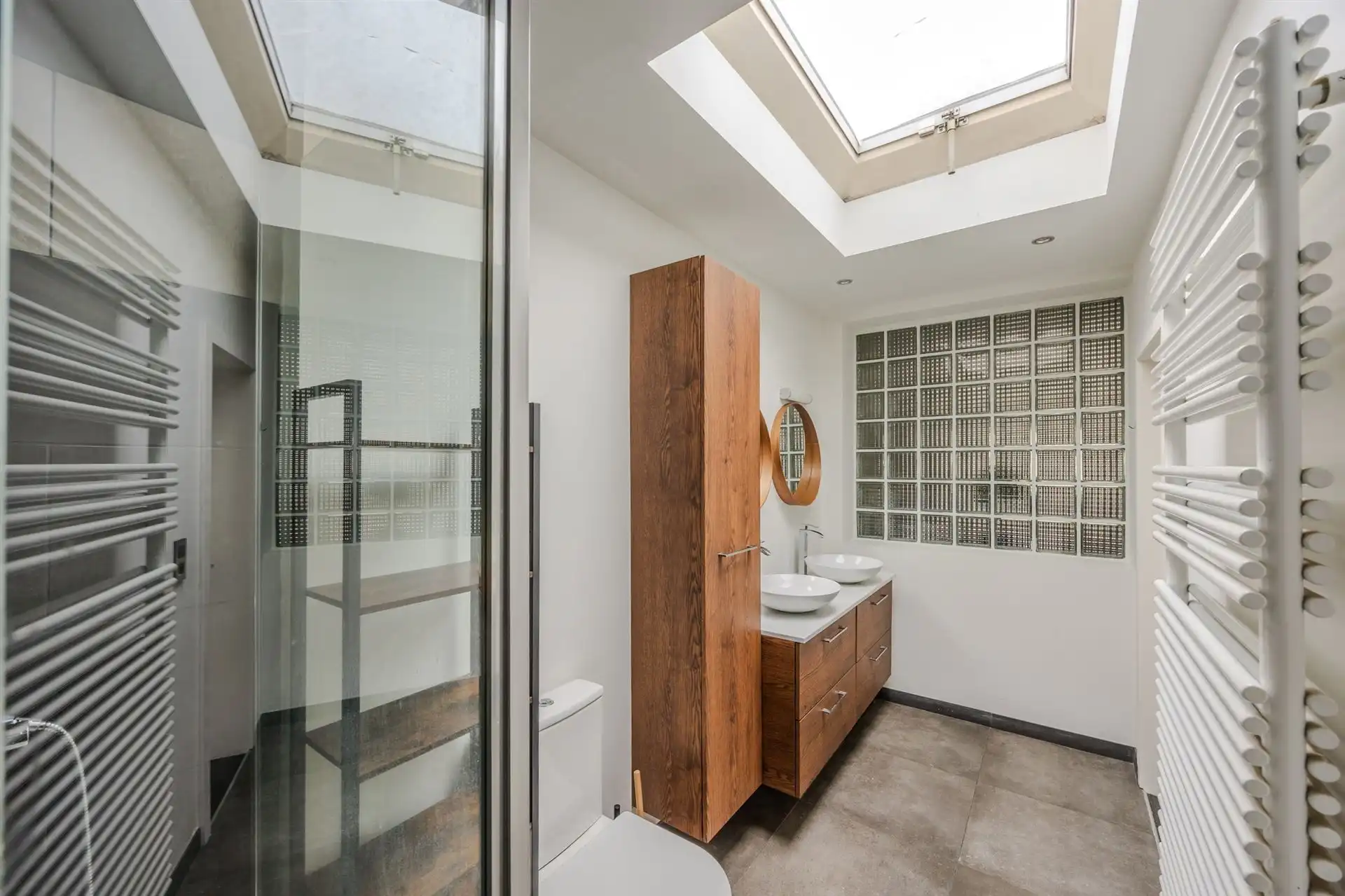 Lichtrijke, gerenoveerde woning in Boom foto 14