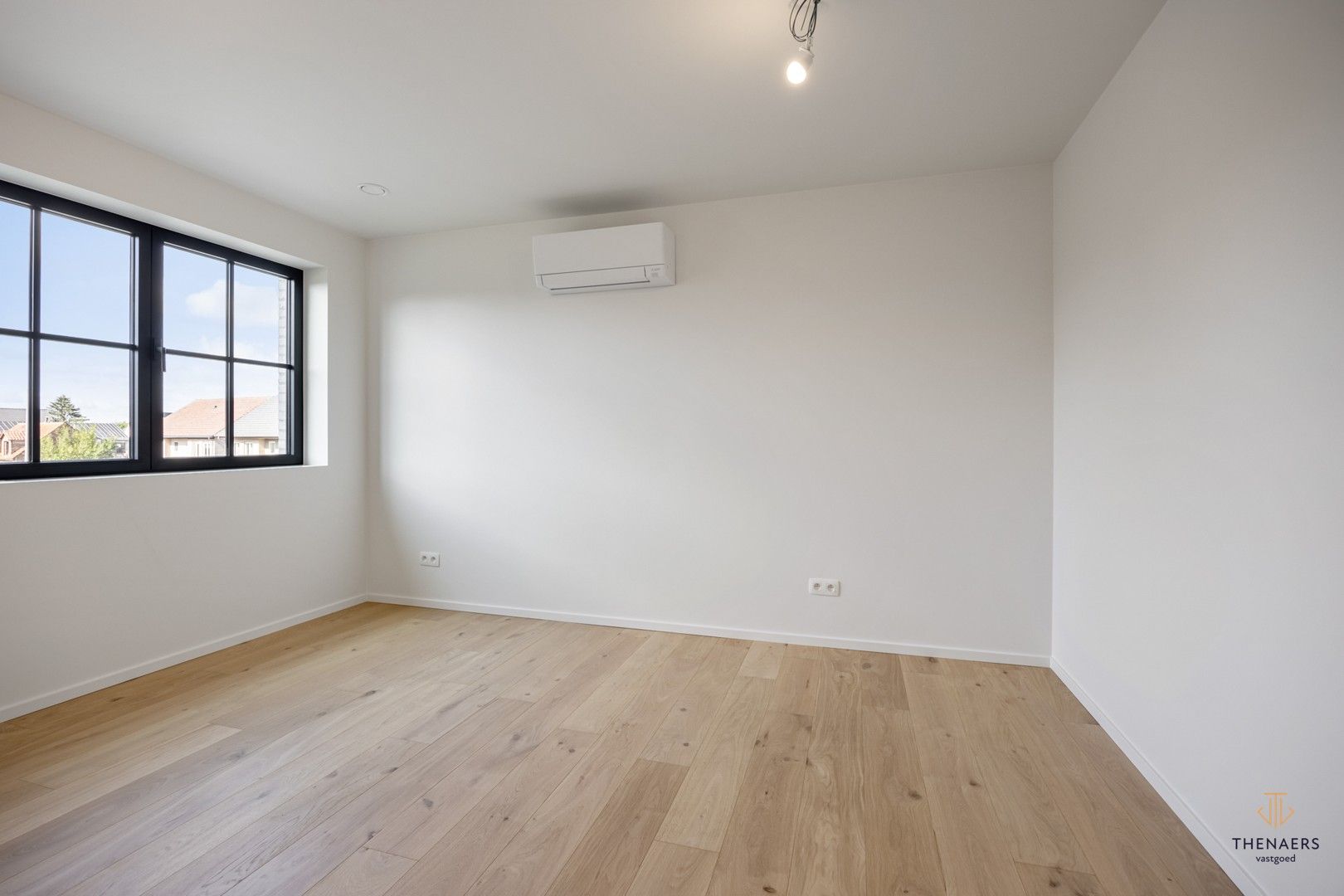 INSTAPKLARE LUXE EN ENERGIEZUINIGE NIEUWBOUWWONING MET 3 SLAAPKAMERS EN AANGELEGDE TUIN. foto 14