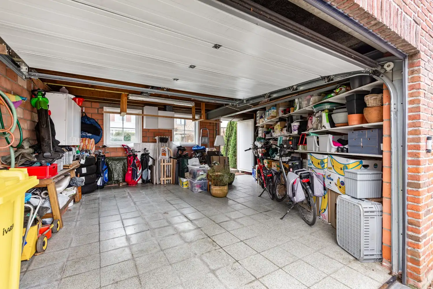 Verzorgde instapklare woning met 4 slaapkamers en ruime garage. foto 17