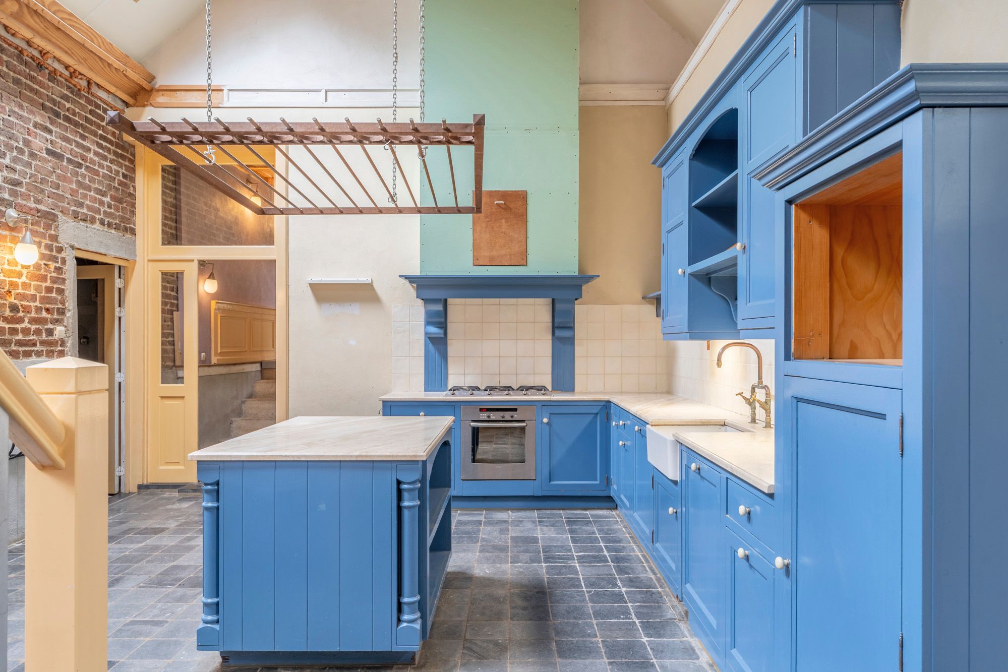 Deels Gerenoveerde Dorpshoeve met Veel Mogelijkheden foto 4