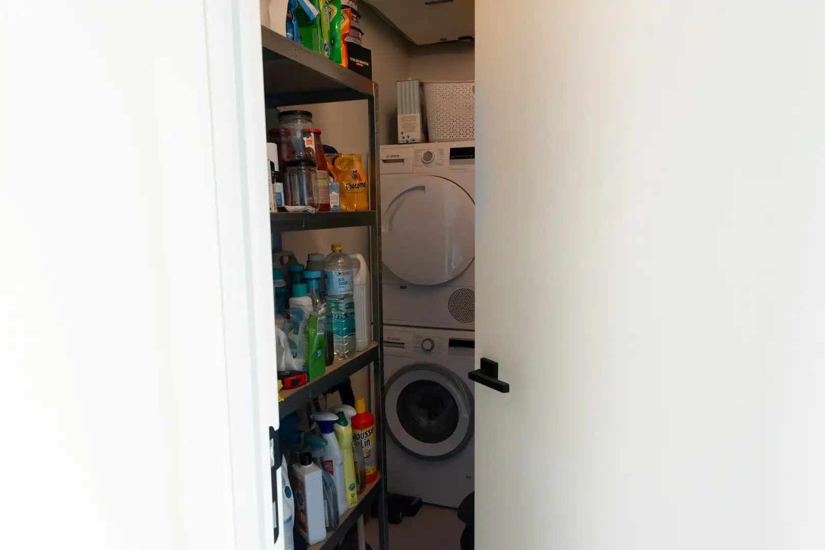 Stijlvol en energiezuinig nieuwbouwappartement met 2 slaapkamers en ruim overdekt terras, op wandelafstand van het centrum van Sint-Truiden. foto 17