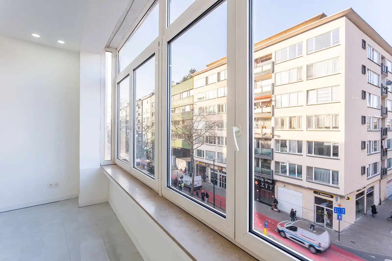 Recent gerenoveerd app. met 2 slpks en 2 terrassen foto 4