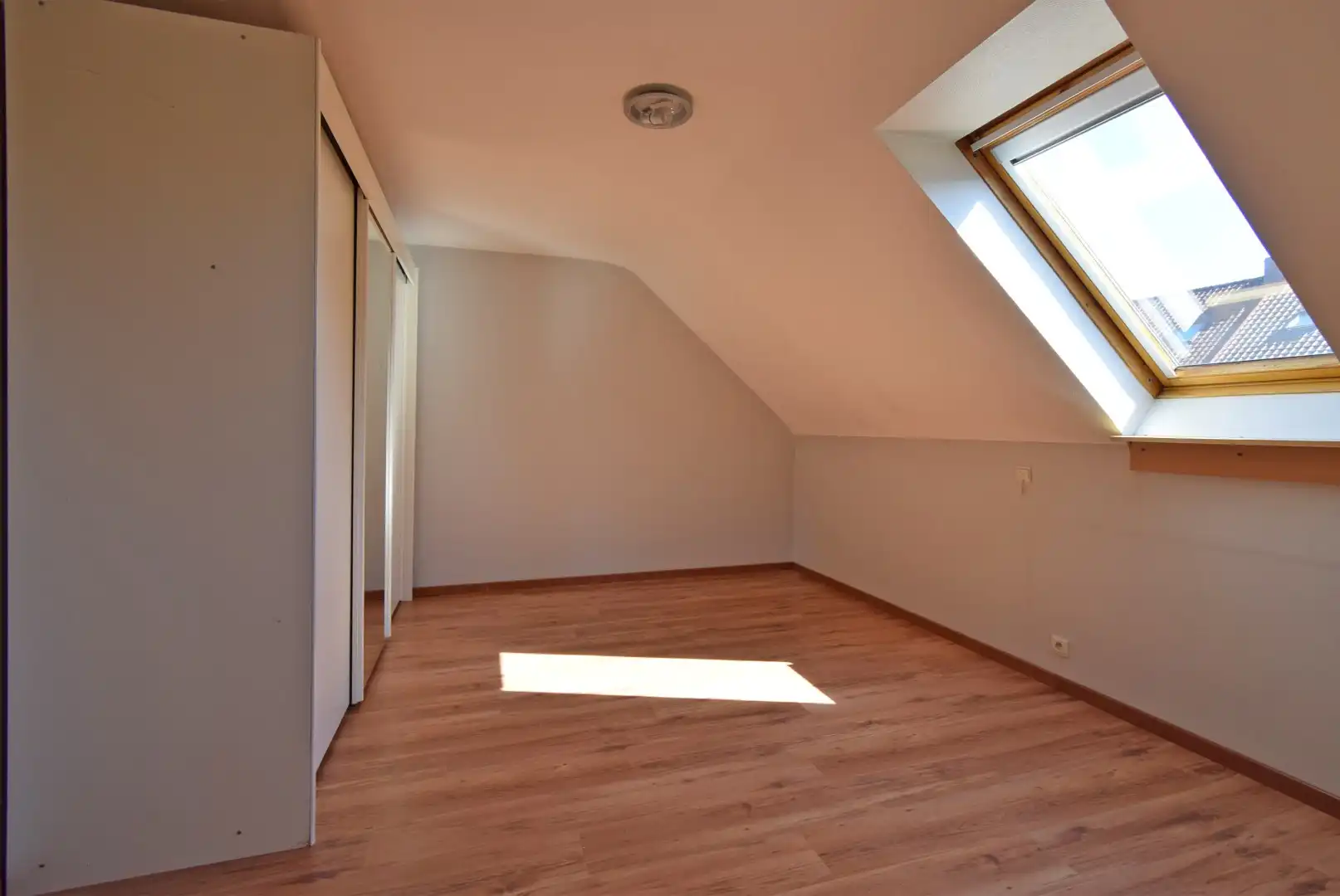 RUSTIG GELEGEN WONING MET TUIN EN GARAGE  foto 6