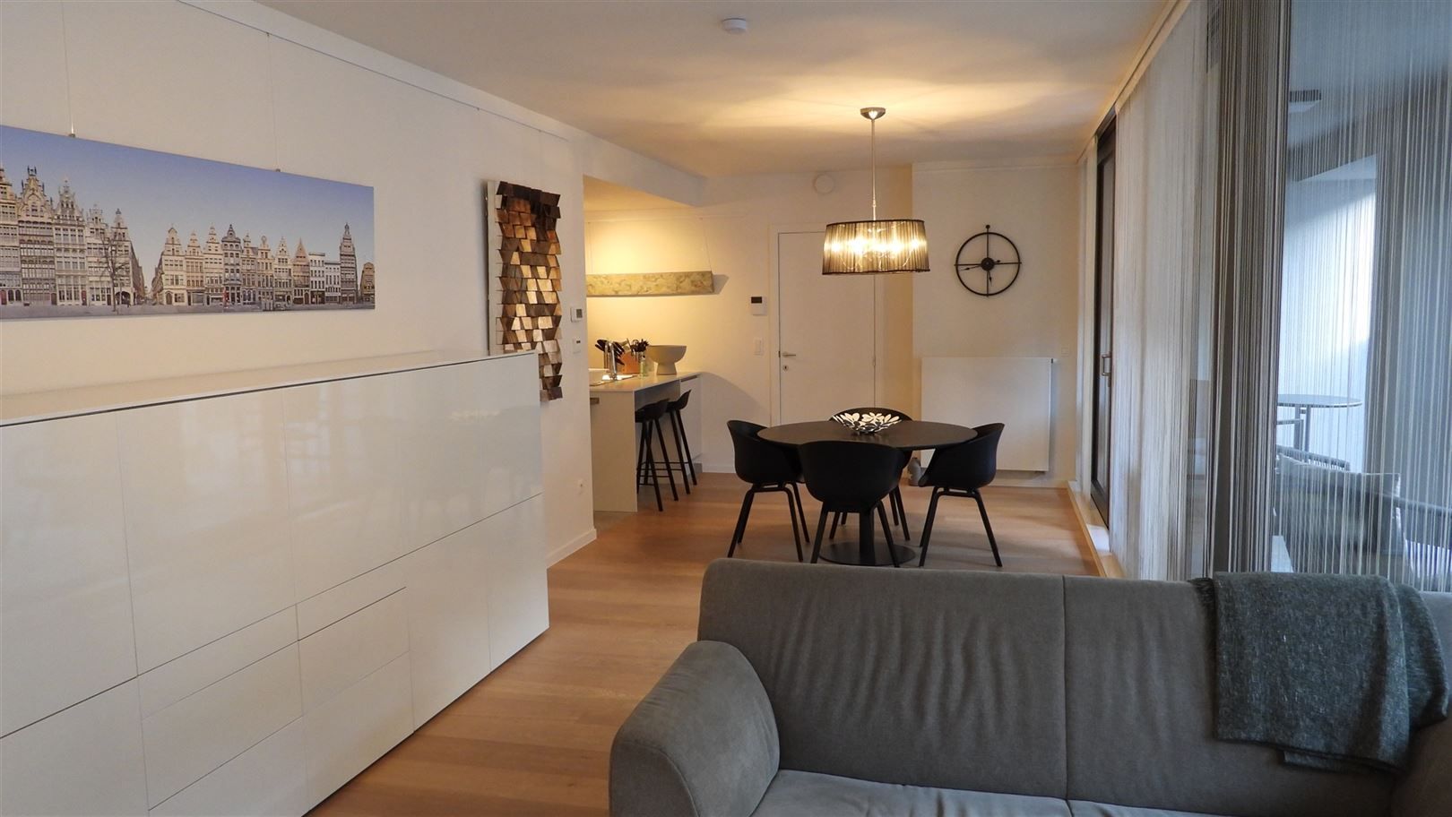 Luxe gemeubeld 2slaapkamerappatement met terras & parking! foto 2