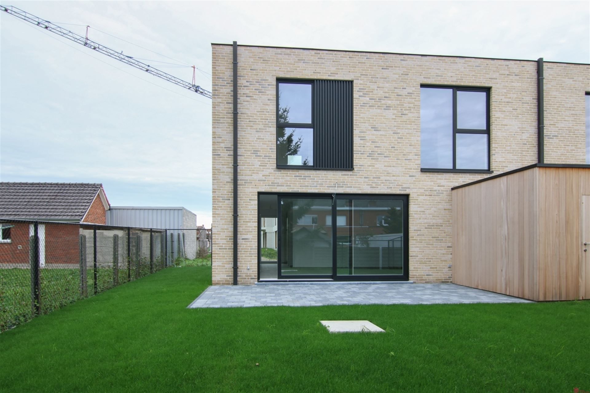 Energiezuinige halfopen woning te huur nabij het centrum van Wevelgem foto 12