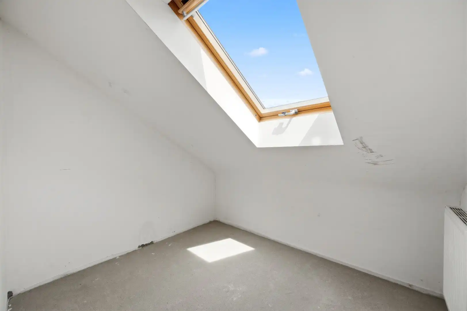 Instapklare rijwoning uit 2009 met 3 slpks, zonnig terras, tuin en 2 autostaanplaatsen foto 18