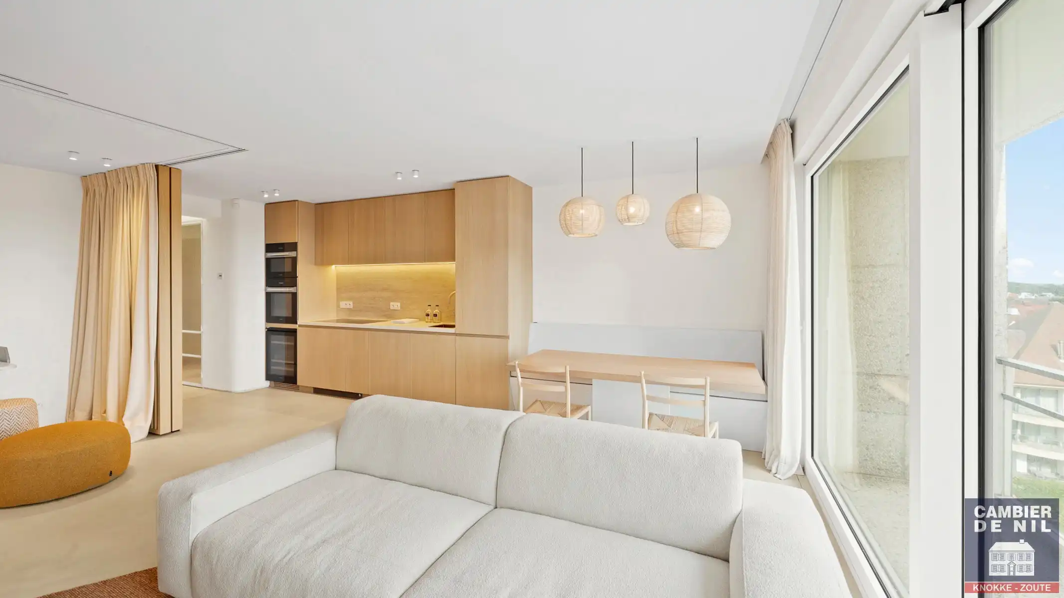 Schitterend gerenoveerd en gemeubeld appartement met fantastisch zicht over de Approach en Minigolf van het Zoute foto 3