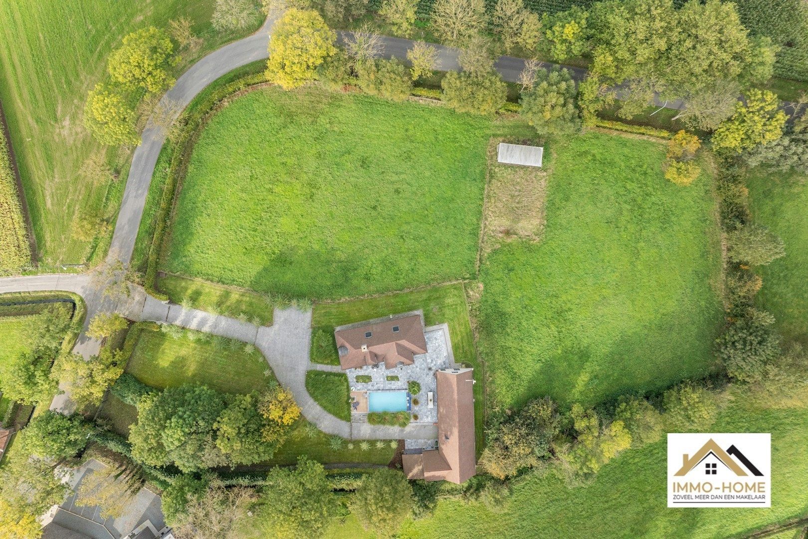 Prachtige villa op ruime grond met zwembad! foto 13