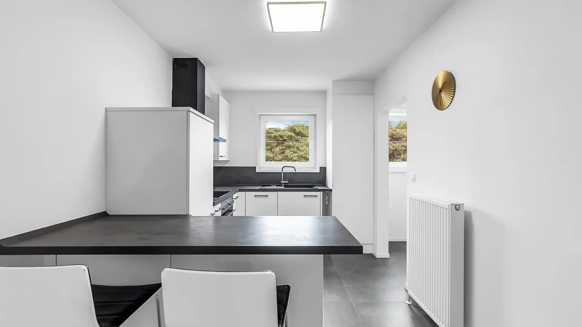Ruim en instapklaar appartement met 2 slpkrs in Genk foto 6