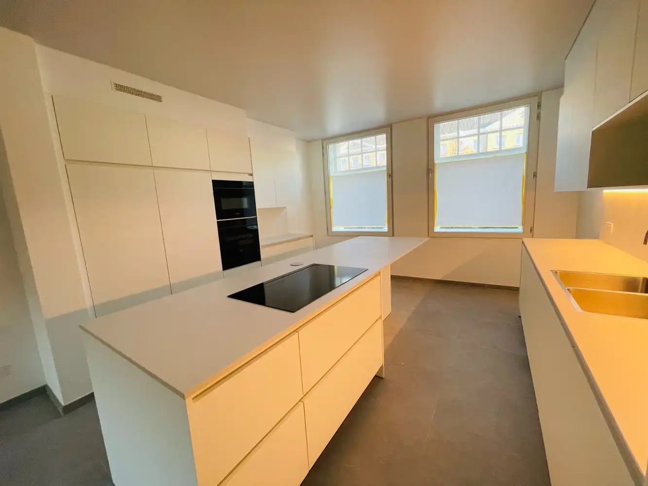 EXCLUSIEF WONEN in Brugge centrum, met zicht op de REIEN, ENERGIEZUINIG  TOTAAL GERENOVEERD BURGERSHUIS met 6 slaapkamers en, 3 nieuwe badkamers , stadspatio. foto 8