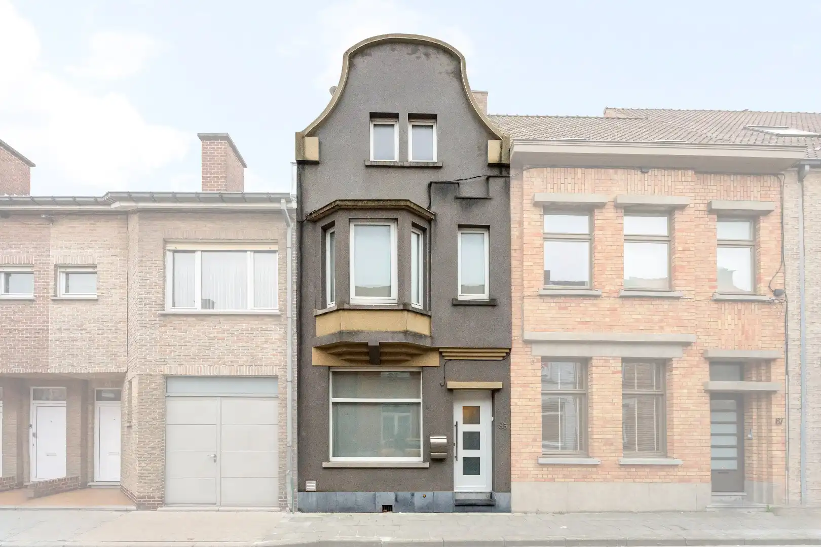 Hoofdfoto van de publicatie: KARAKTERVOLLE STADSWONING MET TUIN 